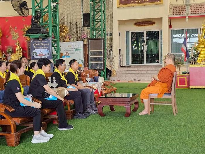 กข.กสอ. จัดกิจกรรม "ปันขวด ปันบุญ หนุนนำใจ " รวบรวมขวดน้ำพลาสติกใช้แล้ว มอบให้กับ วัดทอง จรัญสนิทวงศ์ บางพลัด กรุงเทพฯ