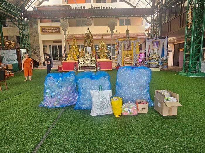 กข.กสอ. จัดกิจกรรม "ปันขวด ปันบุญ หนุนนำใจ " รวบรวมขวดน้ำพลาสติกใช้แล้ว มอบให้กับ วัดทอง จรัญสนิทวงศ์ บางพลัด กรุงเทพฯ